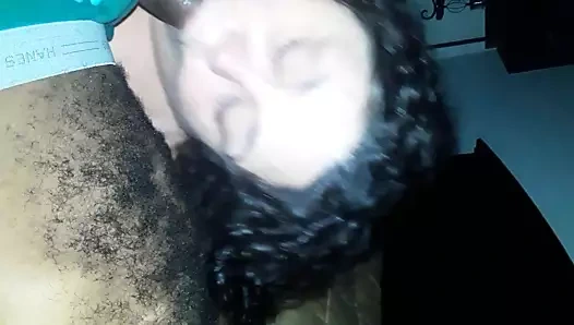 İri güzel kadın büyük zenci emiyor