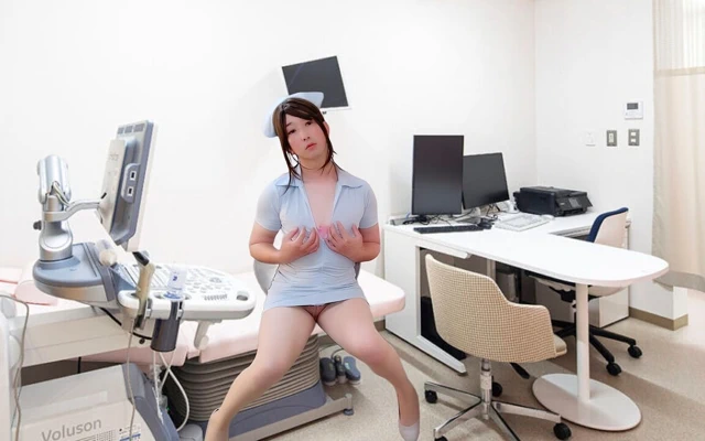 Masum bir hemşire izleyiciye talimatlar söylüyor...