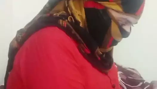 Erkek arkadaş ne chodny ka mana kar diya için aunty khud hi salatalık se masterbation karny lagi