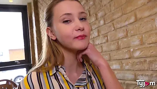 Sıcak sıska sarışın tanya sahip olan bir Hardcore seks ile bir Fransız horoz