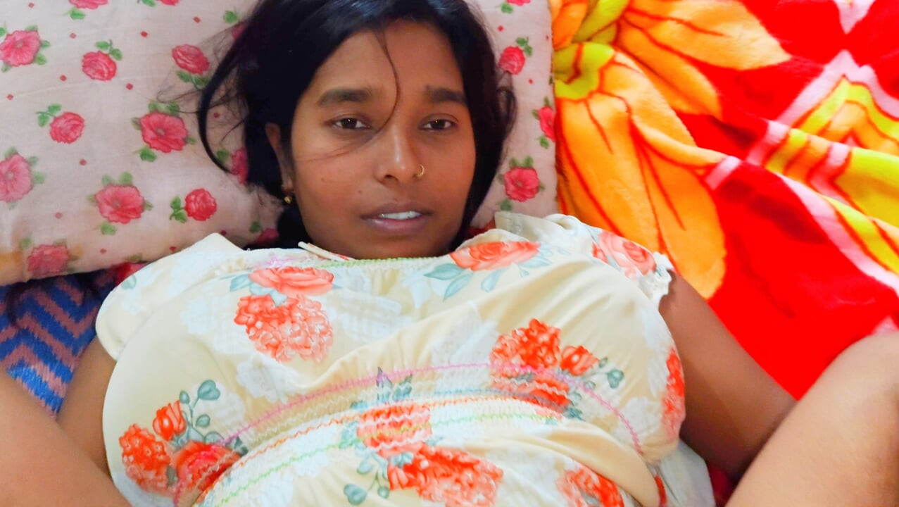 Father & daughter hot pussy sex - Father aapne beti ki chut me aapna land dal rahe he.