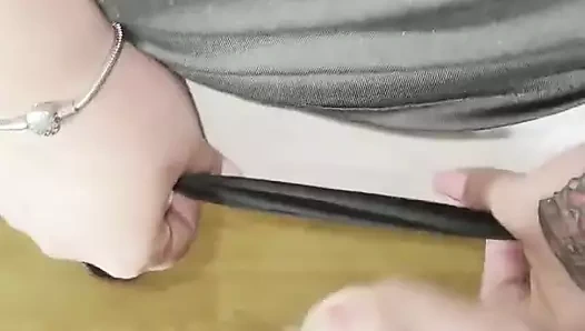 İngiliz sürtük evli kadın yarak düşkünü kocasını kullandıktan sonra külotuyla mastürbasyon yapıyor