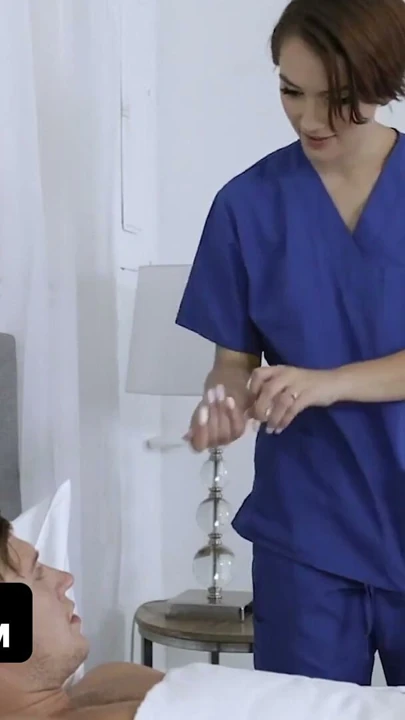 Hemşire üniformalı üvey kız kardeş Natalie Porkman üvey erkek kardeşinin büyük ereksiyonunun icabına bakıyor - teamskeet | Klip 1
