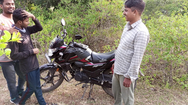 Indian Threesome Gay Movies In Hindi - A young boy comes to the forest with a bike and calls his friends and gives them - Hindi