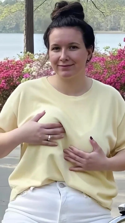 63 yaşındaki lezbiyen oda arkadaşım için büyük göğüslerimi tuttum ve onlarla birçok kazakla oynadım makaslamak istedim ve 69 yaşında | Klip 1