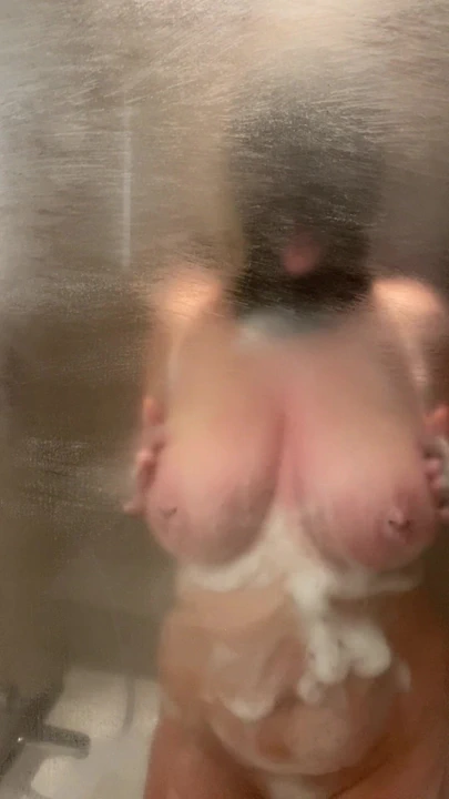 Beni onu duşta izlerken yakaladı