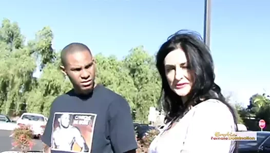 Milf turist bazı Kaliforniyalı siyah horoz denemek istiyor