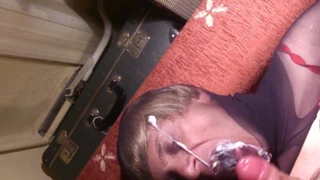 Külotlu çorapla yüze boşalma