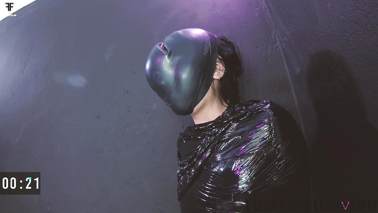 HD Moni Lee First Mummification Breath Play Bag Swimcap
