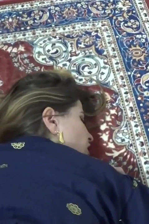 Я трахнул свою египетскую сводную сестру, когда наши родители на улице