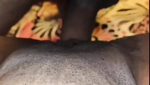 Yengem dölümü damlayan amına aldı