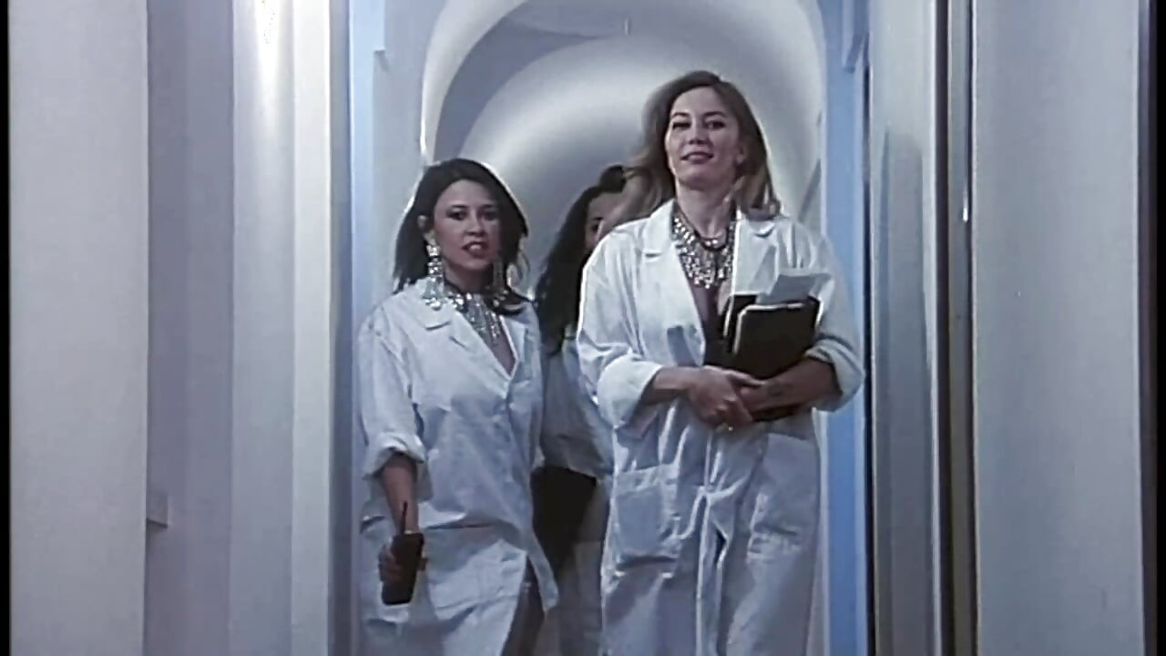 Doktor Moana ve üniversiteli sürtükleri bu azgın yaraklar için doğru tedaviye sahip