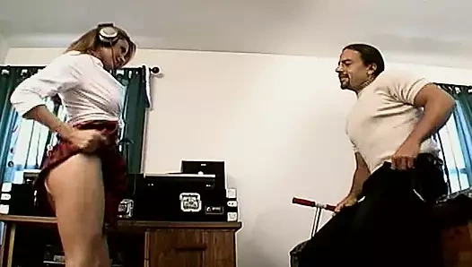 Dans eden üniversiteli kız klasik üçlü grup sekste domalırken emiyor