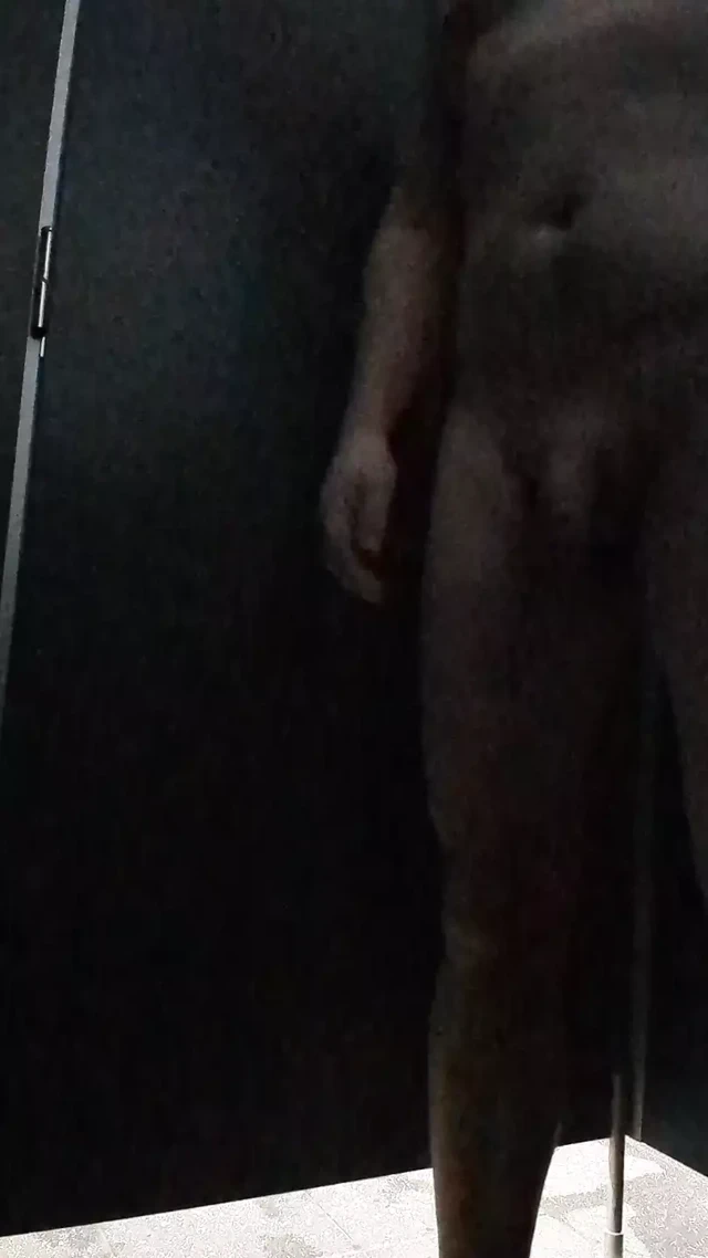 Yüzme havuzu soyunma odasında zorlaşıyor