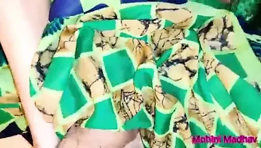 Hint yenge rahatlatıcı ona erkek arkadaş tarafından veren yavaş oral seks