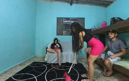 Karımın arkadaşının götünü gördüğümde ereksiyonumu kontrol edemem