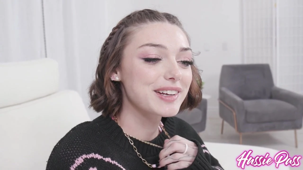 Một bbg tuổi teen nhào lộn 1 chơi ba người với Shrooms Q với Brian Omally và Kai Jaxon