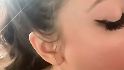 Karantina sırasında oda arkadaşının işini bitirdi