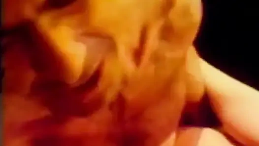 Büyük memeli piliçlerle eski nostaljik sikiş