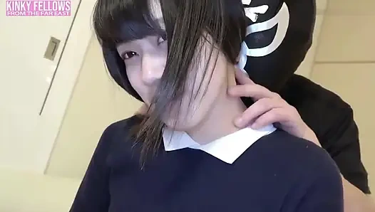 Uzun boylu, ince, uzun bacaklı güzel, sınırlı deneyime sahip utangaç, ilk ham dölleme anını paylaşıyor