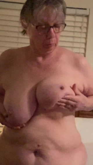 Eğilmiş askı sallanıyor