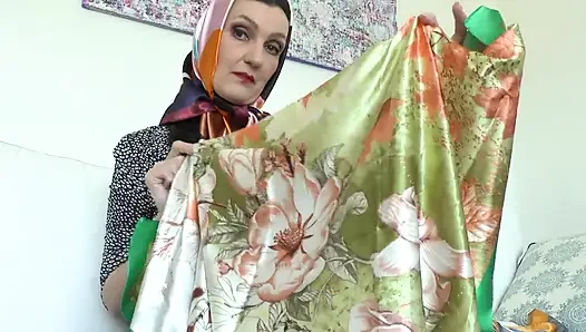 Parlak saten eşarplarım seni azdıracak! Lady Victoria Valente