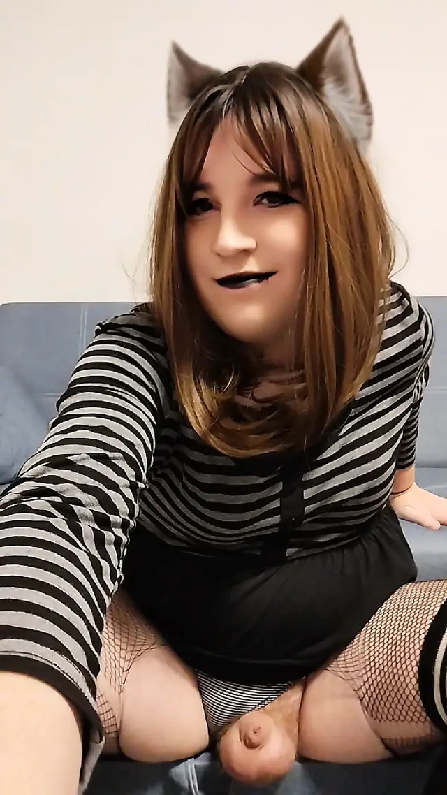 Oyuncağımla oynuyorum