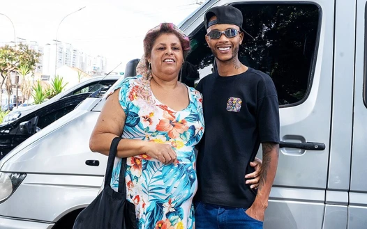 Aşırı şişman göbekli olgun sert göt minibüsümde sikiliyor