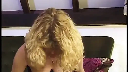 Ateşli olgun üçlü seks yapıyor