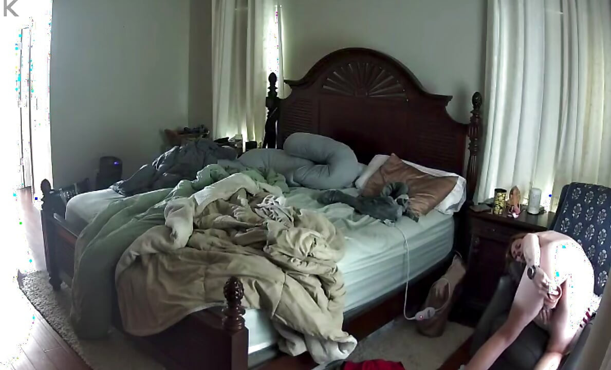Orta yaşlı seksi kadın dev büyük zenci yarağı dildoyla kendini sikerken yakalandı