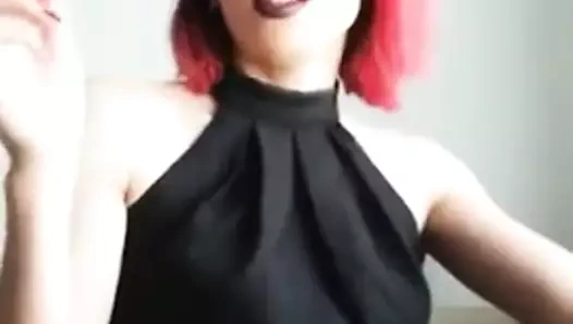 çok sıcak kızıl saçlı kadın sigara