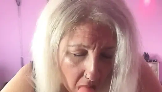 Uzun siyah eldivenli ve dildo ile azdıran