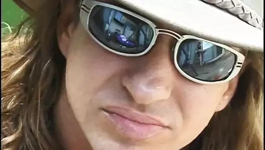 Dostum sikikleri ve saç örgülü değersiz orospu Creampies