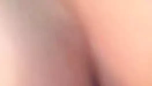 Sabah götünü sallıyor.