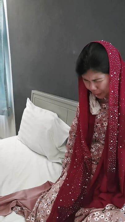 Hijab girl gets forced to give a hard
