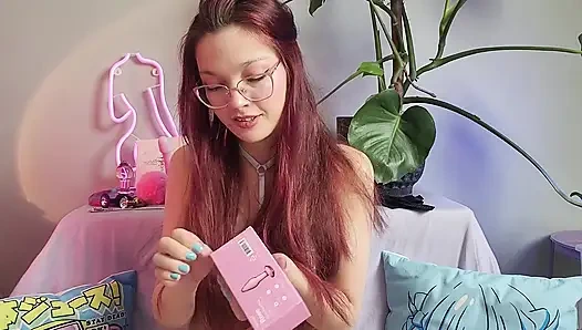 E-kız seks oyuncağı! Sevimli oyuncak kutu açıyor