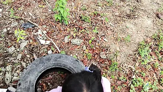 Sikini emmek ve açık havada beni sikmesini istedim, bu gerçekten hoşuma gitmek