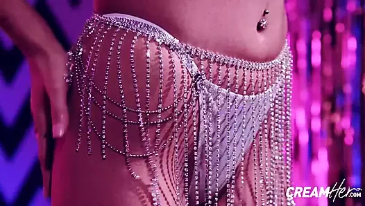 Muhteşem Mia Trejsi ıslak sakso çektikten sonra sert yarak alıyor