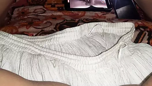 Kız arkadaşımı porno videosu çekerken ve mastürbasyon yaparken izliyorum