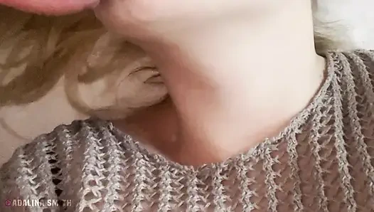 Üvey erkek kardeş gündelik porno izliyor ve üvey kız kardeşinin ağzına boşalıyor