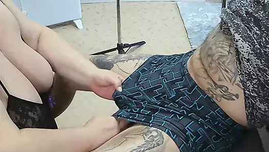 Derin bir sakso çektikten sonra kayınvalidenin göğsüne boşalma