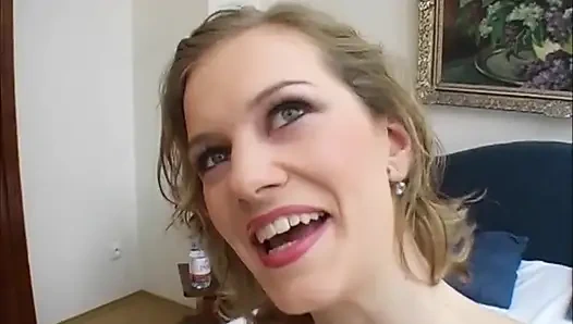 Yatak odasında erotik mastürbasyon