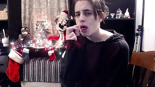 Q-tip hapşırdırarak azdırıyor