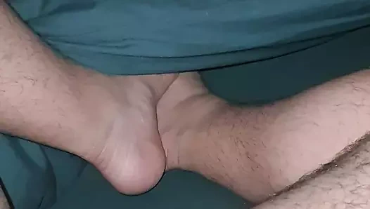 Üvey anne sihirli el üvey oğluna taşaklar ve yarağıyla oynuyor