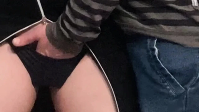 Omg!!! Kalabalık metrodaki yabancı - amcık parmaklıyor