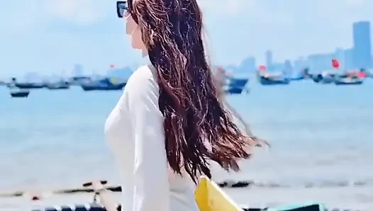 Plaj kenarında muz çalılıklarında Ao Dai ile hızlı bir sikişiyor - bölüm 1