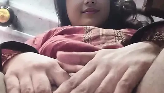 Yeni viral mms video en tatlı kız amını kendisi sikiyor