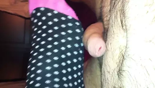 Siyah mor çorap ve beyaz puantiyeli çorap