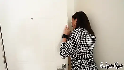 Sara Jay kalın yaraklı Rome major'ı evine davet ediyor