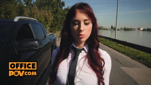 Edepsiz polis Audrey Reid istasyonda seni yalıyor ve sikiyor